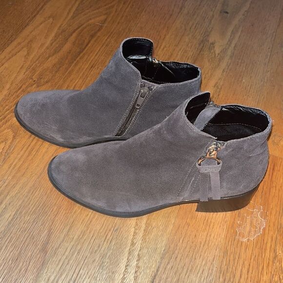 Steve Madden “Dacey” Gray Leather Ankle Booties w/ Silver Hardware & Tassel- 6M - Picture 2 of 11